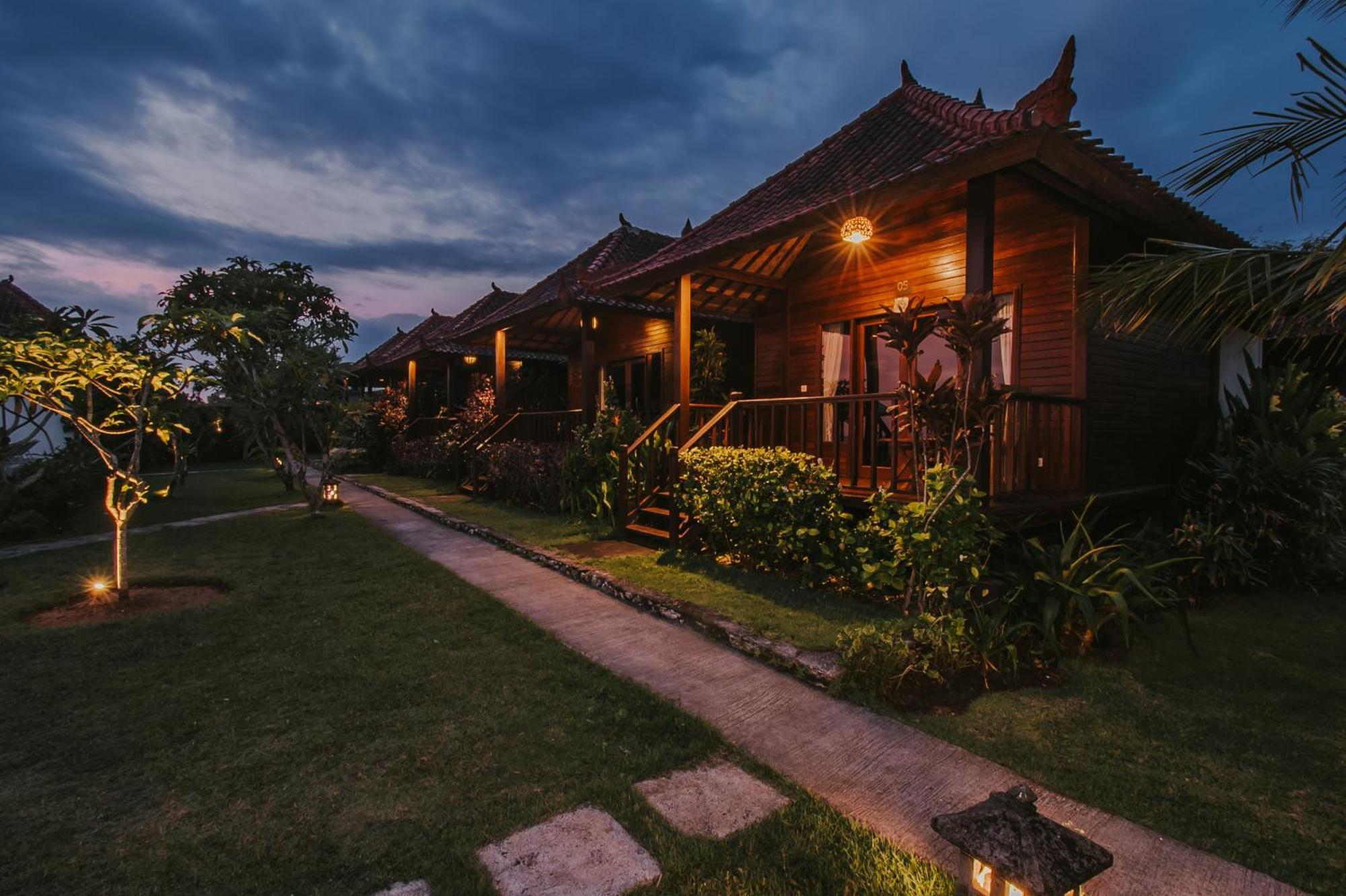 Lembongan Seaview Hotel Nusa Lembongan  Exterior photo